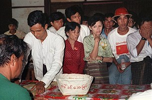 1990_election_vote_305_z.jpg 1990_election_vote_305_z.jpg