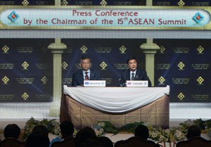 ASEAN_abhisit_surin_305px ASEAN_abhisit_surin_305px