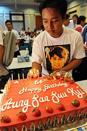 ASSK_64_cake_305px.jpg ASSK_64_cake_305px.jpg