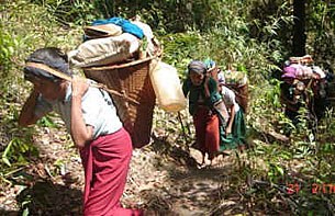 IDP-flee-from-army-305-z IDP-flee-from-army-305-z