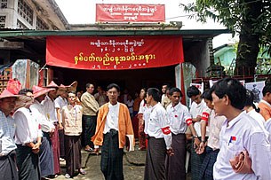 NLD_20th_anni_crowd_305px.jpg NLD_20th_anni_crowd_305px.jpg