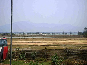 bangladesh_border_fence_305px.jpg bangladesh_border_fence_305px.jpg