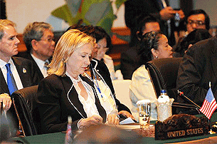 clinton-asean-305 clinton-asean-305