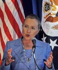 clinton-press-embassy-200