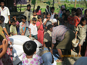 cyclone_giri_aid_305_z.png cyclone_giri_aid_305_z.png