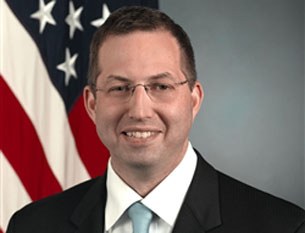 derek-mitchell-b305