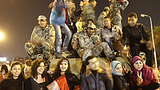 egypt_protesters_soldiers_305_z.png