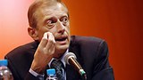 fassino_speak_305px.jpg