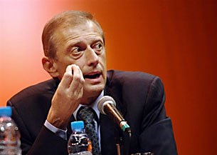 fassino_speak_305px.jpg