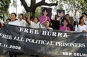 free_prisoners_delhi_305px.jpg