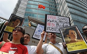 free_suu_kyi_hong_kong_305px.jpg free_suu_kyi_hong_kong_305px.jpg