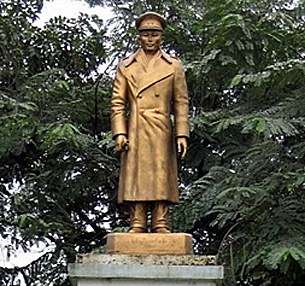 gen_aung_san_statue_305px.jpg gen_aung_san_statue_305px.jpg