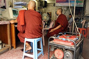 generator_monks_305px.jpg generator_monks_305px.jpg