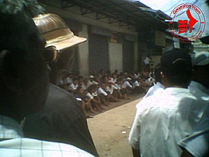 jail_crowd_305px.jpg jail_crowd_305px.jpg
