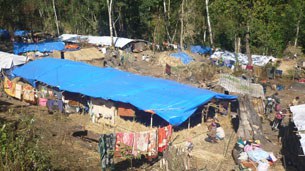 kachin-refugee-b305 kachin-refugee-b305