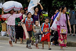 kokang_refugee_group_305px.jpg kokang_refugee_group_305px.jpg