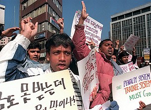 korea_migrant_demo_305px.jpg korea_migrant_demo_305px.jpg