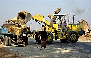 machine_workers_305px.jpg