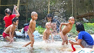 mae_la_kids_bath_305px.jpg mae_la_kids_bath_305px.jpg