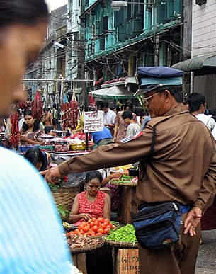 market_police_305_z.jpg market_police_305_z.jpg