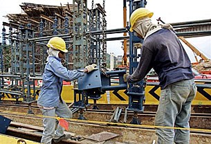 migrant_workers_305px.jpg migrant_workers_305px.jpg