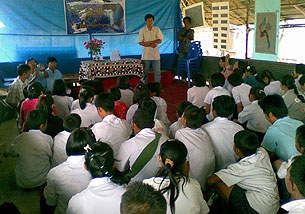 min_ko_naing_birthday_talk_maesod_305px min_ko_naing_birthday_talk_maesod_305px