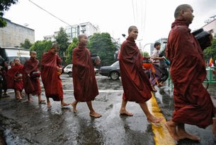 monks-walking-b305 monks-walking-b305