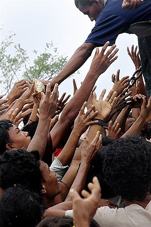 nargis_hands_305px.jpg