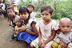 nargis_kids_waiting_305px.jpg nargis_kids_waiting_305px.jpg