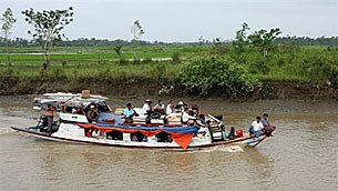 nargis_river_boat_305px.jpg nargis_river_boat_305px.jpg