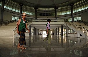 naypyidaw_station_305px.jpg