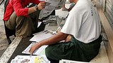 newspaper_reader_200_z.jpg