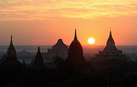 ပုဂံ ရြေး္ဘမိြႚဟောင်း နေဝင်ခဵိန် ႟ခြင်းူဖစ်ပၝသည်။ (Photo: AFP)