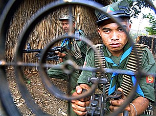 shan_rebels_gun_305_z.jpg shan_rebels_gun_305_z.jpg