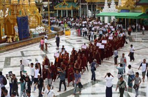 shwedagon-rakhine-protest2-b305 shwedagon-rakhine-protest2-b305