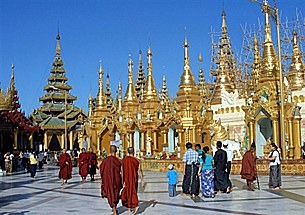 shwedagon_crowd_305px.jpg shwedagon_crowd_305px.jpg