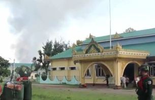 sittwe-riot-police-b305 sittwe-riot-police-b305