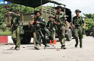 sittwe-riot-soldier-0612-b305