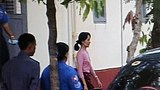 suu_kyi_court_going_305_z.jpg