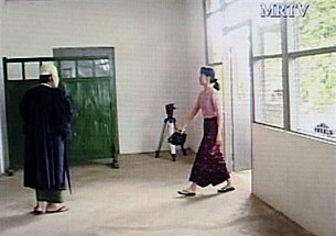 suu_kyi_court_tv_305px.jpg suu_kyi_court_tv_305px.jpg