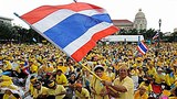 thai_protesters_flag_305px.jpg