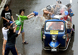 thingyan_thai_songkran_305_z.png thingyan_thai_songkran_305_z.png