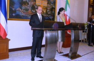 u-thein-sein-yingluck-shinawatra-b305