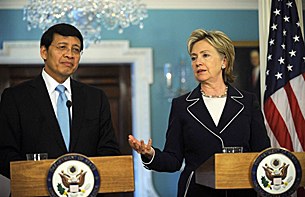 wirajuda_clinton_305px.jpg wirajuda_clinton_305px.jpg