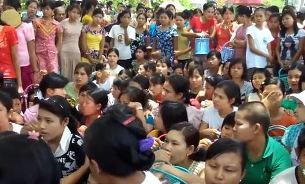 yes-garment-worker-protest-b305 yes-garment-worker-protest-b305