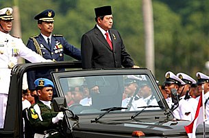 yudhoyono_honor_guards_305p.jpg