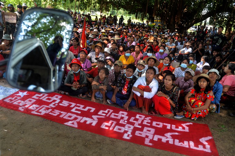 ၂ဝ၂၂ ခုနှစ် စက်တင်ဘာလ ၂၂ ရက်နေ့က အာဏာသိမ်းစစ်ကောင်စီကို ဆန္ဒပြနေကြသည့် စစ်ကိုင်းဒေသခံများ။