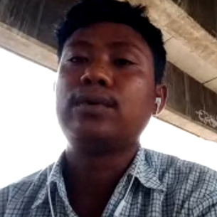 စစ်ကိုင်းတိုင်း ဆားလင်းကြီးမြို့နယ်က တောင်သူ ဦးကိုလေးမောင်ကို တွေ့ရစဉ်