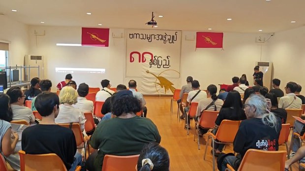 ဗကသကျောင်းသားတွေ ပုံစံအမျိုးမျိုးနဲ့ တိုက်ပွဲဝင်နေ ဗကသကျောင်းသားတွေ ပုံစံအမျိုးမျိုးနဲ့ တိုက်ပွဲဝင်နေ