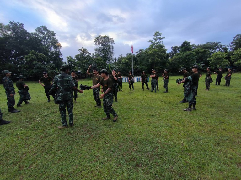 ABSDF အမျိုးသမီးရဲဘော်တချို့အား  ၂၀၂၄ ခုနှစ်၊ စက်တင်ဘာလ ၂၃ ရက်နေ့က တွေ့ရစဉ်။ (RFA Photo)